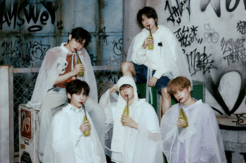 TXT 일본 싱글 '치카이', 발매하자마자 오리콘 1위 직행