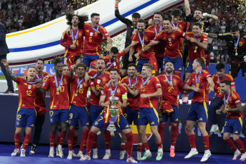 '무적함대가 돌아왔다' 스페인, 잉글랜드 꺾고 4번째 유로 우승 감격