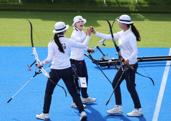 한국 女양궁 단체, 올림픽 10연패 대기록 달성...중국 슛오프 제압