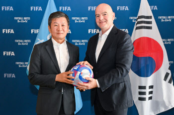 ‘AFC 시상식’ 첫 국내 개최... FIFA 회장, 축구협회 사태 언급할까