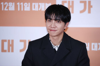 '대가족' 이승기 "삭발, 어렵지 않았는데 생각해보니 도전…매일 머리 밀어"