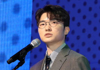 페이커 이상혁, ‘LCK 어워드’ 3관왕…제주항공 참사 추모까지