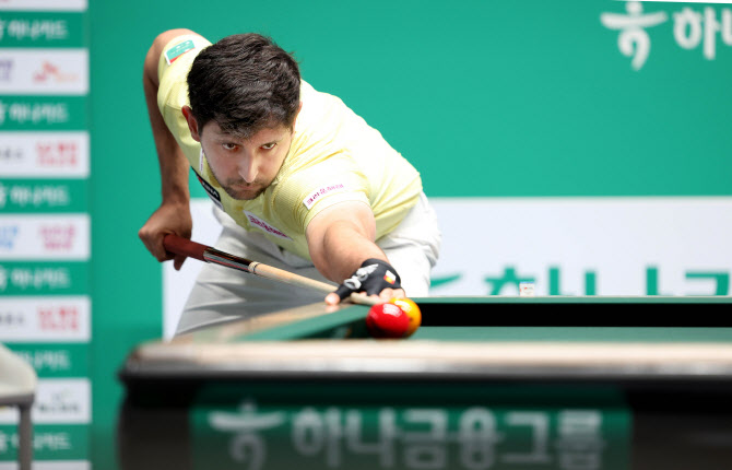 2025년 PBA 결승에서 정교한 스트로크를 구사하는 마르티네스
