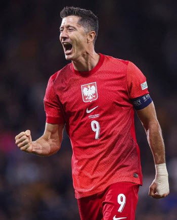 '창' 레반도프스키 vs '방패' 판 다이크, 누가 더 셀까...WC 유럽예선 맞대결