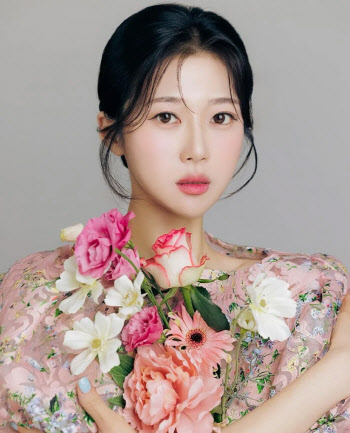 '여자 김호중' 복지은, 종합엔터사 등굽은소나무 이적