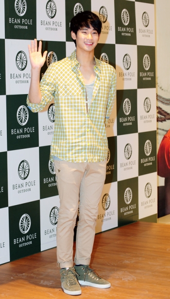  `김수현` 때이른 더위 날려주는 그의 미소                                                                                                                                                          