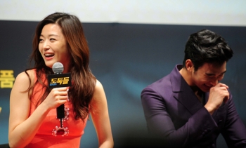 김수현, 키스씬 질문 너무 쑥스러워요!                                                                                                                                                              