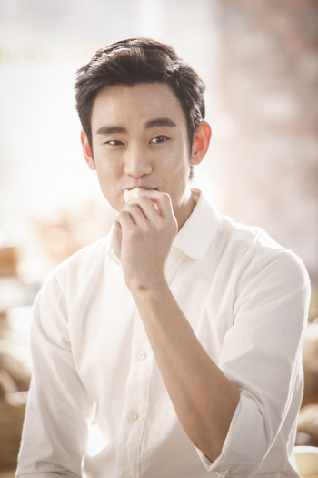 김수현, 꽃미남의 `먹방`이란 이런 것                                                                                                                                                               