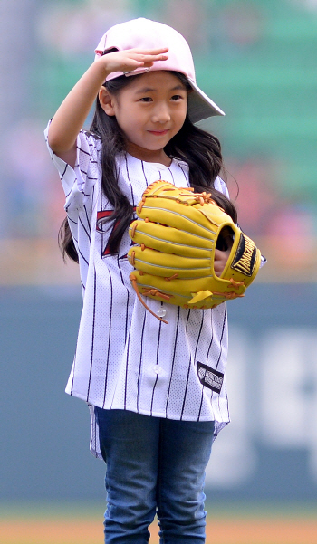 박민하, 시구하러 왔어요                                                                                                                                                                                 