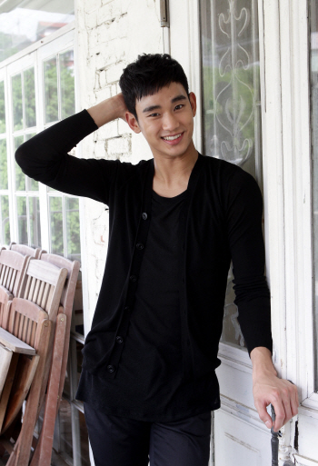 김수현 ''아! 어색하네요~''                                                                                                                                                    