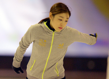  예쁘게 연습하는 김연아                                                                                                                                                                           