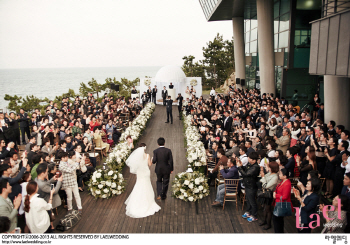 안선영 결혼 사진, 바다 보이는 ‘환상적인 결혼식장’                                                                                                                                               