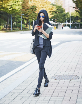 전지현 출근 패션, 늘씬한 각선미 ‘명품 몸매 눈길’                                                                                                                                                