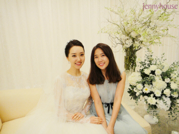  김민지, 박지성과 결혼식 올리기 전 화사한 미소                                                                                                                                                    