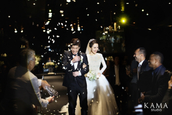 박지성·김민지 결혼식 공개, 에브라 등장..히딩크와 플라워 세리머니                                                                                                                                       