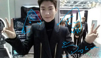 '2014 MAMA' 위너 이승훈 '날개가 포인트'                                                                                                                                       