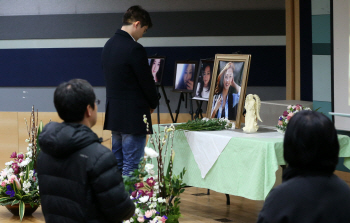 조문객 발길 이어지는 故 가수 죠앤 추모식                                                                                                                                                          