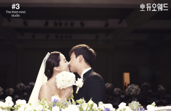  이소연, 결혼식 사진 '로맨틱 키스'                                                                                                                                                      
