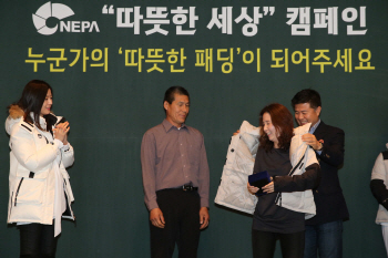 전지현, 네파 ‘따뜻한 세상’ 캠페인 홍보대사 위촉식 참석                                                                                                                                          