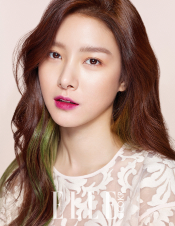 김소은, 청초함 돋보이는 핑크빛 화보                                                                                                                                                               