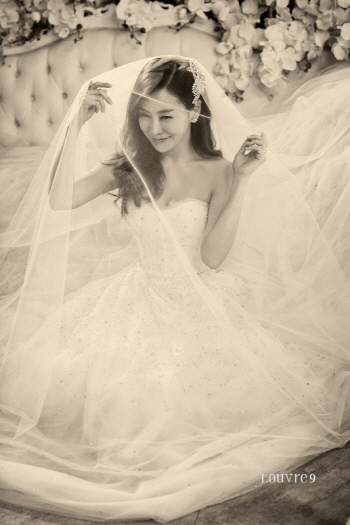  `결혼` 김정은, 베일에 둘러싸인 신부                                                                                                                                                              