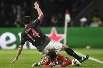 UEFA 조별리그 4차전, `1초 뒤가 두려워`                                                                                                                                                            