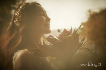 룰라 김지현, 행복한 미소 가득한 웨딩화보                                                                                                                                                          