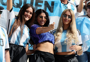 아르헨티나 미녀 축구팬들의 'K 하트'                                                                                                                                                           