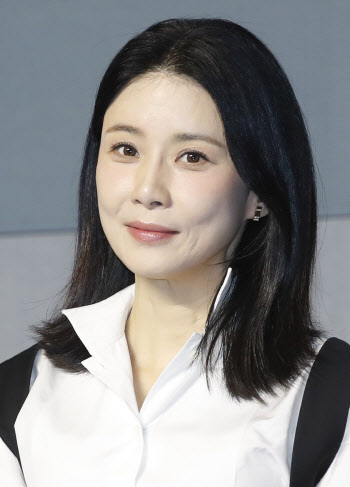 '지성♡' 이보영, 40대에도 여전한 청순미                                                                                                                                                       