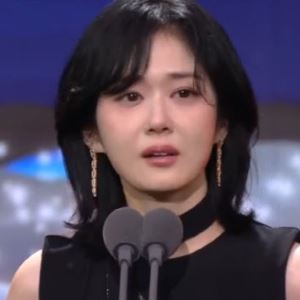 장나라, 데뷔 23년만 '대상'…"궁금한 배우 되고파" 오열(종합)[SBS 연기대상]