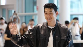 ‘36분 간의 사인회’ 손흥민, 화끈한 팬 서비스와 함께 미국 출국