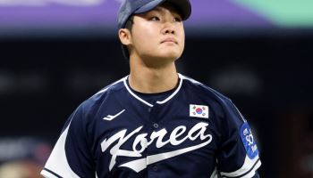 '19살 소년가장' 정우주, 일본전 2차전 선발 출격...한국 야구 구할까