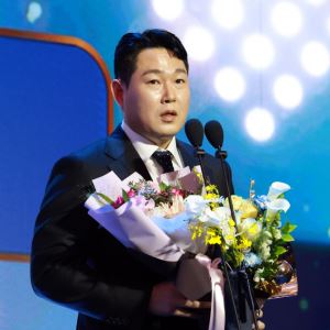 양의지 최다-최형우 최고령 도전...프로야구 황금장갑 주인은?