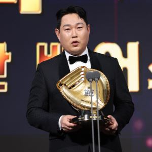 양의지, 골든글러브 최다 수상 타이...최형우, 최고령 신기록(종합)