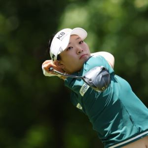 방신실, 버디 터졌지만 3타 차 쓴맛...이동은 공동 7위로 LPGA 합격