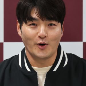 홈런왕에서 막내코치로...박병호 "선수 연장 고민 많았지만"