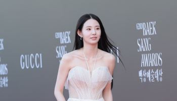 신시아, 백상의 여신