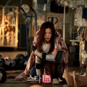 지금까지 이런 좀비영화는 없었다… '군체'[별의별 리뷰]