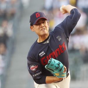 '미완의 대기' 롯데 김진욱, 체인지업으로 야구 인생 '체인지업'